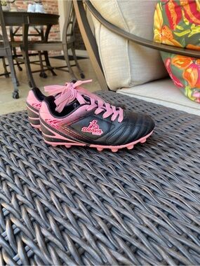 Brava Kids Black and Pink Soccer Sneakers